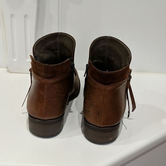 Bella Vita Ankle Booties, Genuine Leather, Cognac Brown, Size 9 W - Picture 4 of 5
